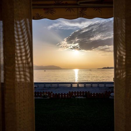 Loutraki Sea Sunset 아파트 외부 사진
