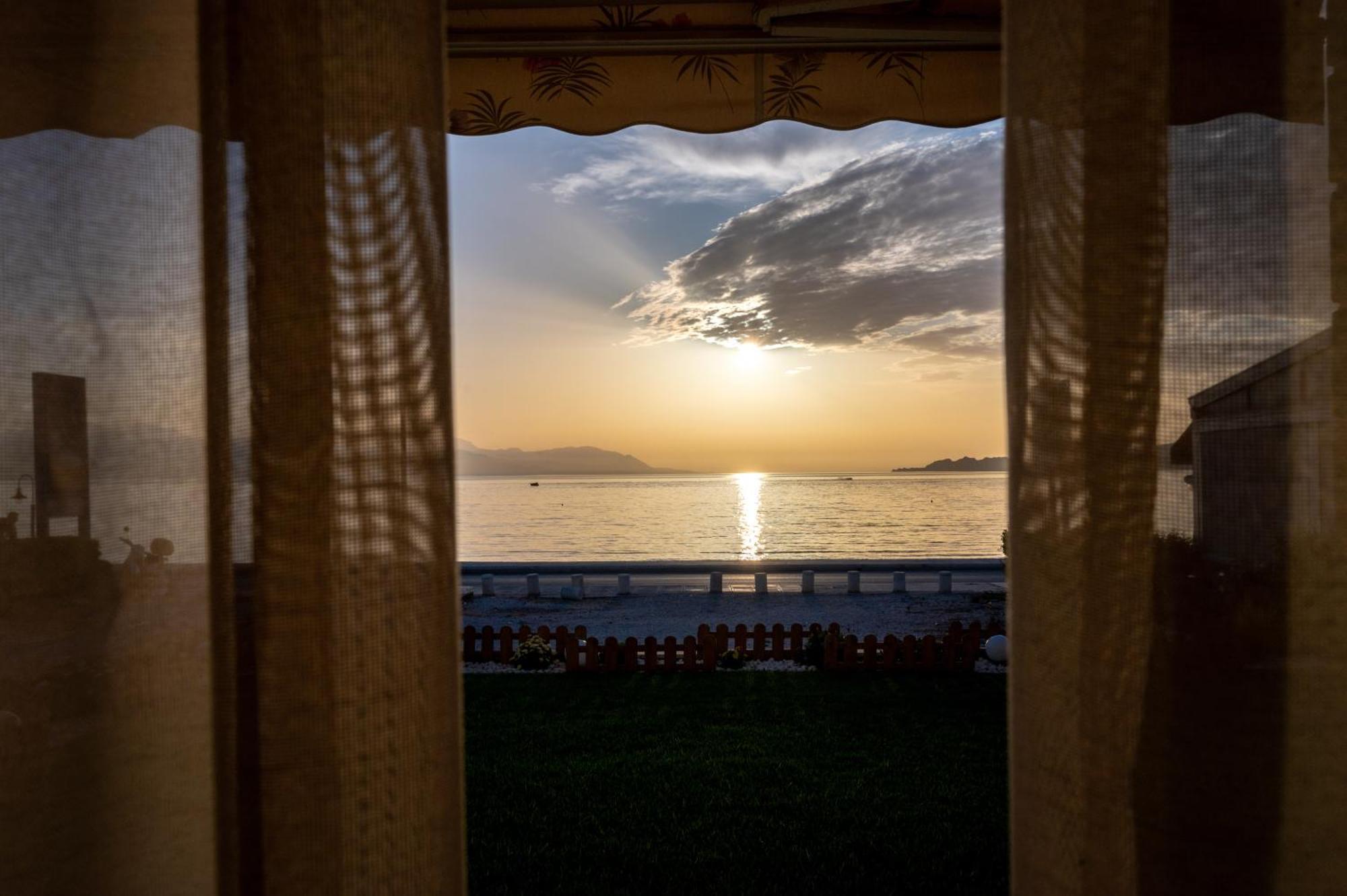 Loutraki Sea Sunset 아파트 외부 사진